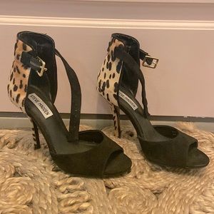 Steve Madden LEOPARD Peep Toe Ankle Strap DRESS SANDALS Black SUEDE Combo 5M
